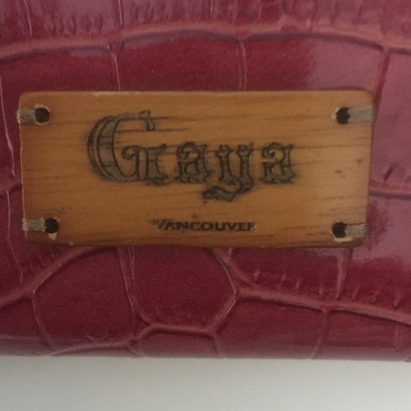 Gaya clutch in fuchsia - Picture 10 of 10